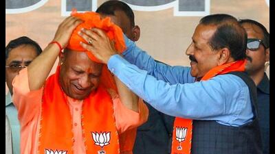 Uttar Pradesh chief minister Yogi Adityanath being felicitated by Union minister of state (independent charge) science & technology and BJP candidate from Udhampur-Kathua seat Jitendra Singh during the public rally ahead of Lok Sabha Polls, in Kathua on Wednesday. (ANI)
