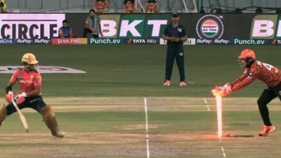 Heinrich Klaasen stumps out Shikhar Dhawan (IPL) Heinrich Klaasen stumps out Shikhar Dhawan (IPL)