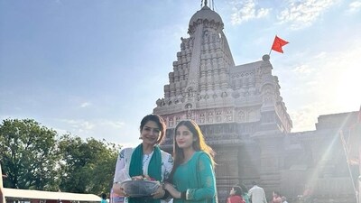 Raveena Tandon and her daughter Rasha visited temples. Raveena Tandon and her daughter Rasha visited temples.