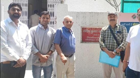 Parents’ association members after meeting GB Nagar district magistrate Manish Verma on Wednesday. (HT Photo)