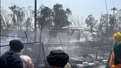 A massive fire broke out at the Shambhu barrier, where scores of farmers continue to sit on protest, on Thursday afternoon. (HT Photo)