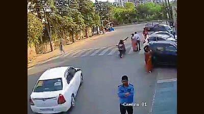According to residents, there have been two incidents of snatching in the last two weeks in the same area, with the most recent one taking place on Wednesday evening. (HT Photo) According to residents, there have been two incidents of snatching in the last two weeks in the same area, with the most recent one taking place on Wednesday evening. (HT Photo)