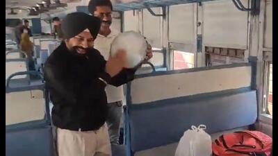 In a novel way to encourage people to vote, a poll official in Hoshiarpur played a ‘dafli’ and raised the slogan – “is vaar, 70 paar”, to meet the target of higher voter turnout in Punjab. In a novel way to encourage people to vote, a poll official in Hoshiarpur played a ‘dafli’ and raised the slogan – “is vaar, 70 paar”, to meet the target of higher voter turnout in Punjab.