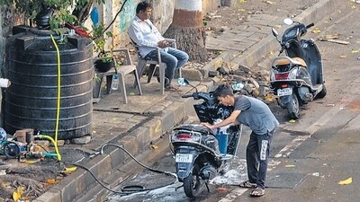 The BWSSB has banned the use of drinking water for various purposes, including washing of cars, gardening, construction and maintenance. (HT Image/For Representation only)