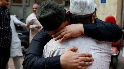 Muslim men greet each other near Jama Masjid on the occasion of Eid-ul-Fitr in the old quarters of Delh on Thursday. (REUTERS)