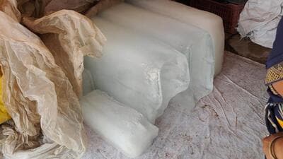 The officials found that the ice blocks were purchased from a company located at Nighoj village of Ahmednagar. The FDA Pune team has alerted its Ahmednagar counterpart to inspect the ice manufacturing factory on Friday. (HT PHOTO)