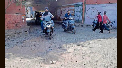 The road stretch from Domoria bridge towards Krishna Sweets has started to peel off at multiple spots. (Manish/HT)