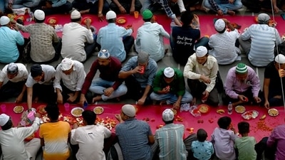 Noida: Muslims offer prayers on the last day of Ramadan before breaking their fast with the Iftar meal at Jama masjid in sector 8. The final days of Ramadan are marked by spiritual reflection and communal prayers. (Sunil Ghosh/HT Photo)