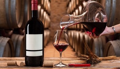 Use a decanter to aerate your wine and appreciate its complexities (Shutterstock) Use a decanter to aerate your wine and appreciate its complexities (Shutterstock)