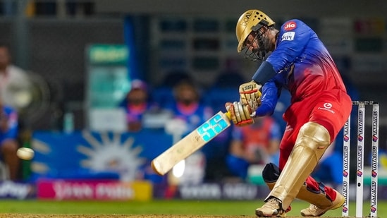 A late surge from Dinesh Karthik took RCB beyond 195. Karthik finished unbeaten on 53 off 23 balls.&nbsp;(PTI)