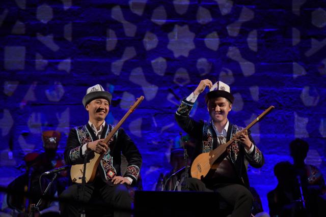 Eleman Kanybekov and Kamuz Aibek Kanybekov from Kyrgzstan (Sacred Spirit Festival) Eleman Kanybekov and Kamuz Aibek Kanybekov from Kyrgzstan (Sacred Spirit Festival)