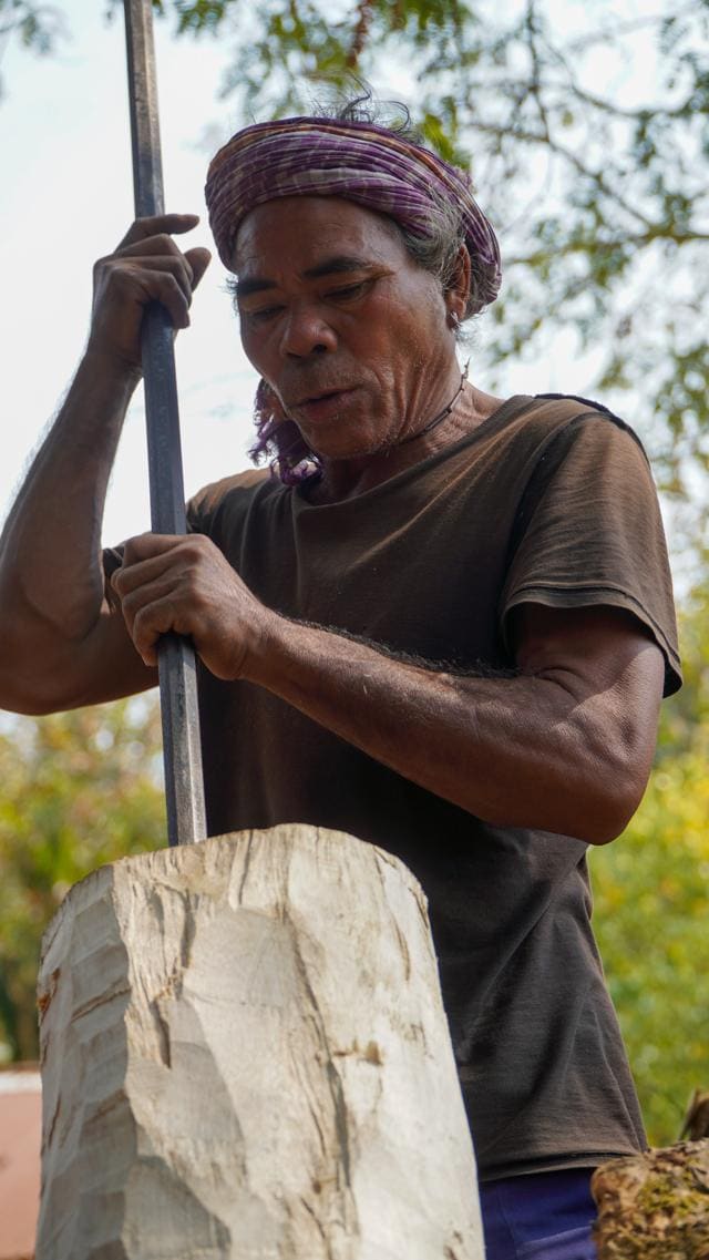 Sotjing Sangma working on a dama (Royal Enfield Social Mission) Sotjing Sangma working on a dama (Royal Enfield Social Mission)