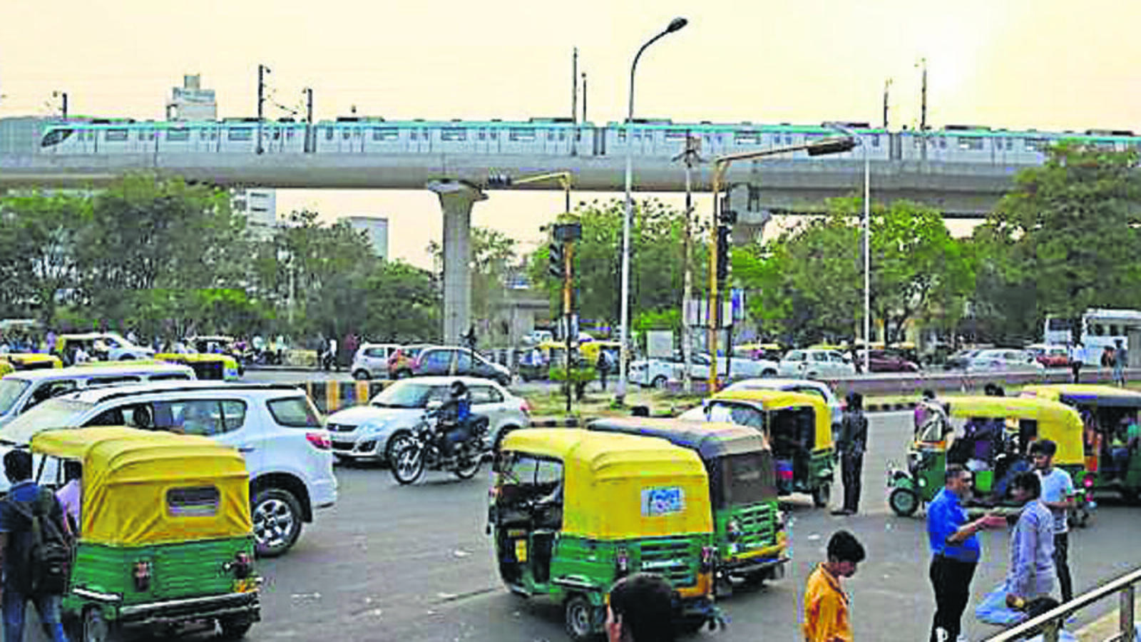 Three killed in road accident in Greater Noida | Hindustan Times
