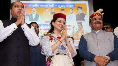 Former Himachal Pradesh CM Jairam Thakur with actor and BJP candidate Kangana Ranaut during her election campaign in Kullu, Himachal Pradesh. (PTI) Former Himachal Pradesh CM Jairam Thakur with actor and BJP candidate Kangana Ranaut during her election campaign in Kullu, Himachal Pradesh. (PTI)