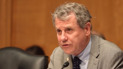 Senator Sherrod Brown, a Democrat from Ohio urges Joe Biden to ban Chienese EVs. Photographer: Tierney L. Cross/Bloomberg (Bloomberg)