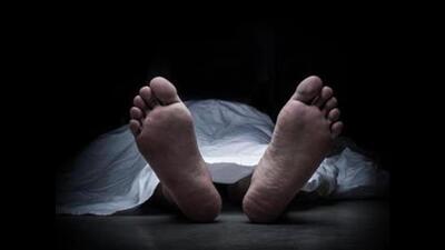 Abdul Gaffar said his grandfather’s charred body was lying upside down on the bed. Two gold earrings of his grandfather were missing from his fingers along with ₹1.20 lakh in cash. (Stock photo) Abdul Gaffar said his grandfather’s charred body was lying upside down on the bed. Two gold earrings of his grandfather were missing from his fingers along with ₹1.20 lakh in cash. (Stock photo)