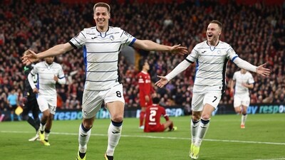 Atalanta's Croatian midfielder #08 Mario Pasalic (L) celebrates scoring. (AFP) Atalanta's Croatian midfielder #08 Mario Pasalic (L) celebrates scoring. (AFP)