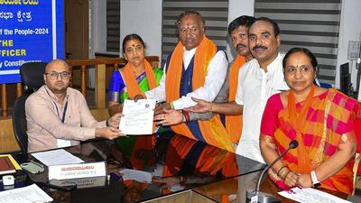 Independent candidate from Shivamogga constituency KS Eshwarappa files his nomination papers for Lok Sabha elections (PTI) Independent candidate from Shivamogga constituency KS Eshwarappa files his nomination papers for Lok Sabha elections (PTI)