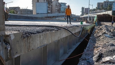 Mumbai, India - Feb. 23, 2024: The BMC has said that it is appoiting VJTI and IIT to figure out a solution to connect Barfiwala flyover with the Gokhale Bridge. There is nearly two meters of gap between the two currently. in Mumbai, India, on Friday, February 23, 2024. (Photo by Satish Bate/ Hindustan Times) (Hindustan Times) Mumbai, India - Feb. 23, 2024: The BMC has said that it is appoiting VJTI and IIT to figure out a solution to connect Barfiwala flyover with the Gokhale Bridge. There is nearly two meters of gap between the two currently. in Mumbai, India, on Friday, February 23, 2024. (Photo by Satish Bate/ Hindustan Times) (Hindustan Times)
