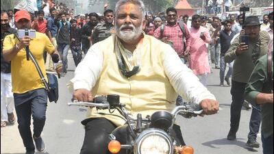 Pappu Yadav on way to file his nomination for Purnea Lok Sabha seat on April 4. (HT file)