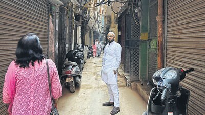 Pratap Street, behind the Golcha Cinema building in Daryaganj. (HT Photo) Pratap Street, behind the Golcha Cinema building in Daryaganj. (HT Photo)