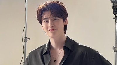 Lee Jong Suk's potential role as a legendary firefighter in '1 Second' drama. (Pic Credit: jongsuk0206) Lee Jong Suk's potential role as a legendary firefighter in '1 Second' drama. (Pic Credit: jongsuk0206)