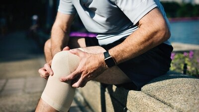 A combination of drugs can now effectively suppress the inflammatory cells that produce swelling and discomfort when they penetrate the tissues around the joints. (Unsplash) A combination of drugs can now effectively suppress the inflammatory cells that produce swelling and discomfort when they penetrate the tissues around the joints. (Unsplash)