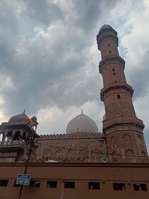 It features magnificent Mughal architecture with large domes and pink marble. (Akanksha Agnihotri) It features magnificent Mughal architecture with large domes and pink marble. (Akanksha Agnihotri)