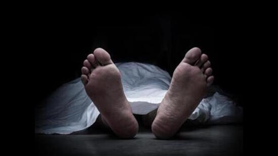 Abdul Gaffar said his grandfather’s charred body was lying upside down on the bed. Two gold earrings of his grandfather were missing from his fingers along with ₹1.20 lakh in cash. (Stock photo)