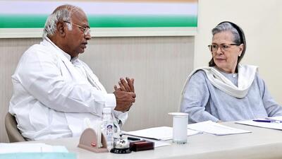 Congress chief Mallikarjun Kharge along with Parliamentary Party chairperson Sonia Gandhi during a meeting of the party’s Central Election Committee (CEC) in New Delhi on Saturday. (ANI) Congress chief Mallikarjun Kharge along with Parliamentary Party chairperson Sonia Gandhi during a meeting of the party’s Central Election Committee (CEC) in New Delhi on Saturday. (ANI)