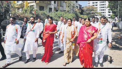 On Saturday, Sunetra Pawar (C) campaigned in Hinjewadi area. (HT PHOTO) On Saturday, Sunetra Pawar (C) campaigned in Hinjewadi area. (HT PHOTO)