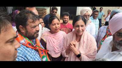 Parampal Kaur attended an event organised by the district unit of the party at its office near Panchwati Nagar locality in the city on Saturday and was introduced to the local leadership as the official party nominee for the LS polls by BJP’s urban unit president Sarup Chand Singla. Parampal Kaur attended an event organised by the district unit of the party at its office near Panchwati Nagar locality in the city on Saturday and was introduced to the local leadership as the official party nominee for the LS polls by BJP’s urban unit president Sarup Chand Singla.
