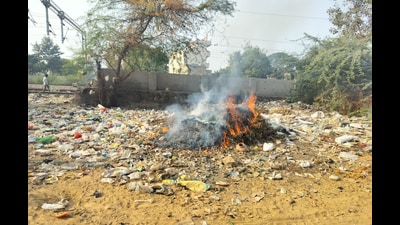 The Pune Municipal Corporation (PMC) has failed to implement the Solid Waste (Management) Rules, 2016, claim the residents. (HT PHOTO) The Pune Municipal Corporation (PMC) has failed to implement the Solid Waste (Management) Rules, 2016, claim the residents. (HT PHOTO)