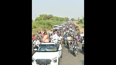 Two-time legislator Genien Thakor campaigning in Banaskantha (X/GenibenThakor) Two-time legislator Genien Thakor campaigning in Banaskantha (X/GenibenThakor)