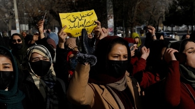 Afghan women chant slogans in protest of the closure of universities to women by the Taliban in Kabul, Afghanistan, December 22, 2022 (REUTERS )