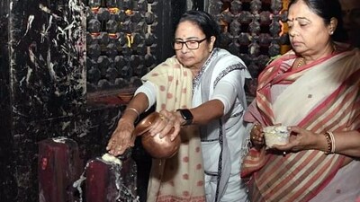 West Bengal Chief Minister Mamata Banerjee performs rituals as she offers prayer at the Kalighat Temple on the eve of the Bengali New Year, in Kolkata on Saturday. (ANI) West Bengal Chief Minister Mamata Banerjee performs rituals as she offers prayer at the Kalighat Temple on the eve of the Bengali New Year, in Kolkata on Saturday. (ANI)