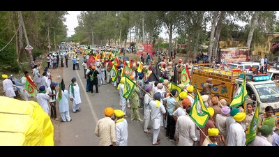 Members of farmers organisation block the Patiala-Samana Road near the venue where Bharatiya Janata Party (BJP) candidate from Patiala Parliament seat, Preneet Kaur was to attend the party's booth summit, in Patiala on Sunday. (ANI)