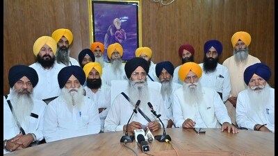 SGPC president Harjinder Singh Dhami addressing mediapersons in on Sunday. (HT) SGPC president Harjinder Singh Dhami addressing mediapersons in on Sunday. (HT)