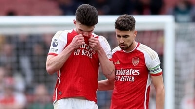Arsenal's Declan Rice and Jorginho look dejected after the match (REUTERS)