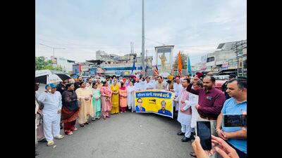 The Aam Aadmi Party (AAP) staged a protest against the Bharatiya Janata Party (BJP) on Ambedkar jayanti against the arrest of party supremo and Delhi chief minister Arvind Kejriwal in Delhi excise scam. (HT Photo)