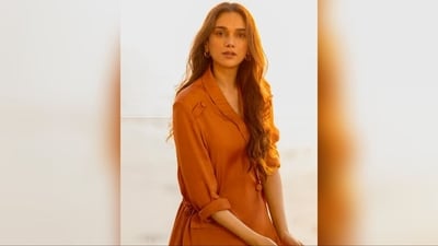 She styled her long, luscious locks into soft curls, leaving them open at the centre part to cascade beautifully down her shoulders and complement her chic look. (Instagram/@aditiraohydari)