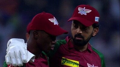 KL Rahul (R) talks to Shamar Joseph after his first over in KKR vs LSG match (IPL)