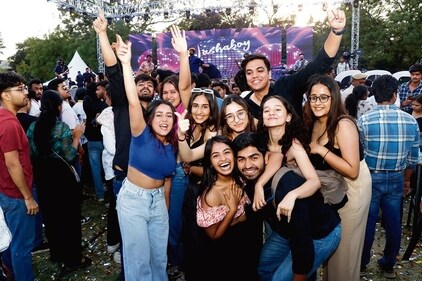 Over 30,000 students turned up to watch singer Akhil Sachdeva's live performance at Hansraj College. (Photo: Dhruv Sethi/HT) Over 30,000 students turned up to watch singer Akhil Sachdeva's live performance at Hansraj College. (Photo: Dhruv Sethi/HT)