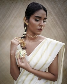 A model accessorises her Kasavu saree with ribbon braided hair and a dainty septum from Kilan Studio (Photo: Instagram) A model accessorises her Kasavu saree with ribbon braided hair and a dainty septum from Kilan Studio (Photo: Instagram)