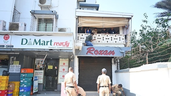 Police and forensic team collect evidence after two unidentified people opened fire outside the house of Bollywood actor Salman Khan, at Bandra (ANI)