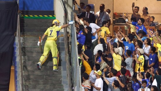 Dhoni ran two off the last ball and thus ended with a strike rate of 500.&nbsp;(IPL)