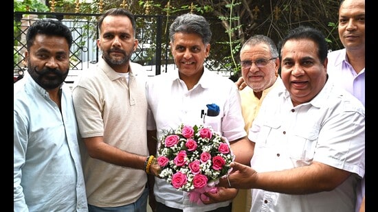 Tewari went to city Congress president HS Lucky’s residence in Sector 8, Chandigarh, where he was welcomed by party workers. (Keshav Singh/HT)