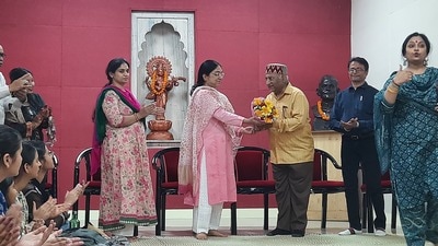 Bhatkhande V-C Mandvi Singh welcoming Padma Shri Vijay Sharma to the university. (Sourced)