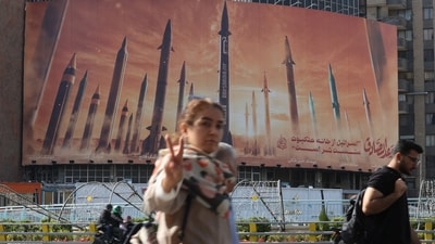 An anti-Israel billboard with a picture of Iranian missiles is seen in a street in Tehran, Iran April 15, 2024. Majid Asgaripour/WANA (West Asia News Agency) via REUTERS ATTENTION EDITORS - THIS IMAGE HAS BEEN SUPPLIED BY A THIRD PARTY. (via REUTERS)
