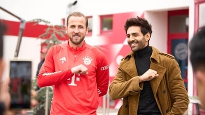 Kartik Aaryan with Harry Kane Kartik Aaryan with Harry Kane